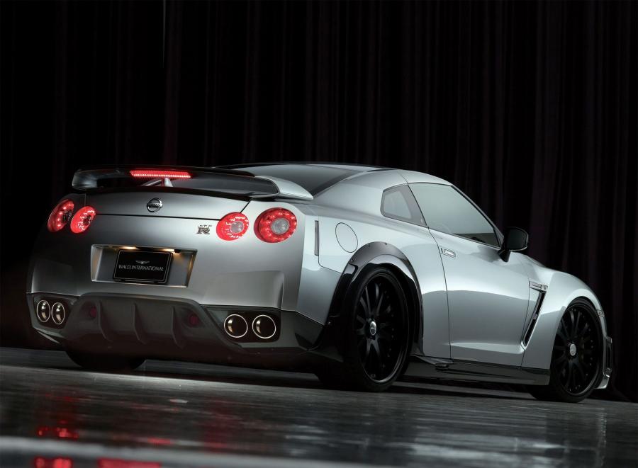  Nissan GT-R Sports Line by WALD 2008 года  (фото 2 из 10)